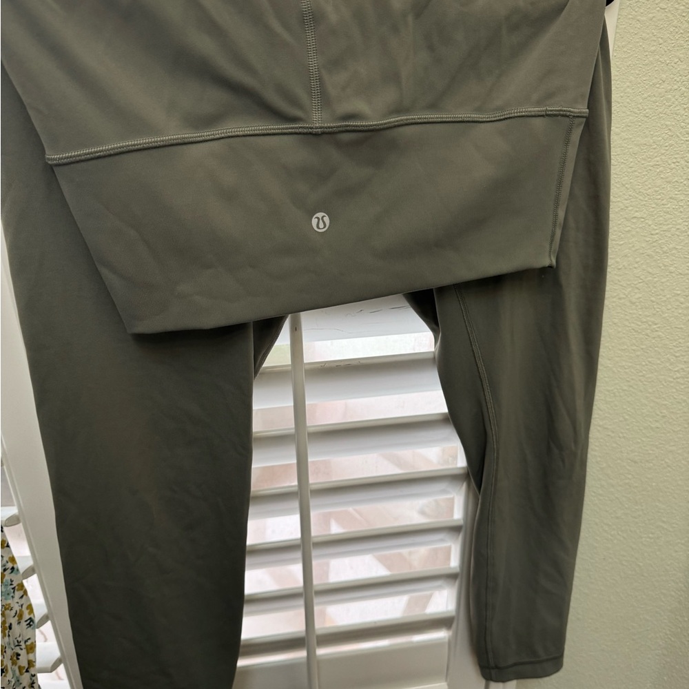 Lulu lemon size 8 green leggings